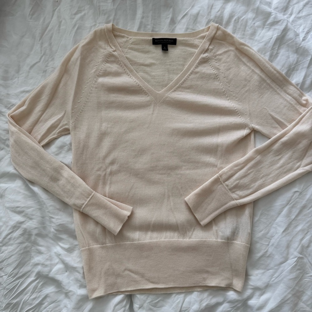 Banana Republic Merino Woolf Cream V-neck sweater Size S